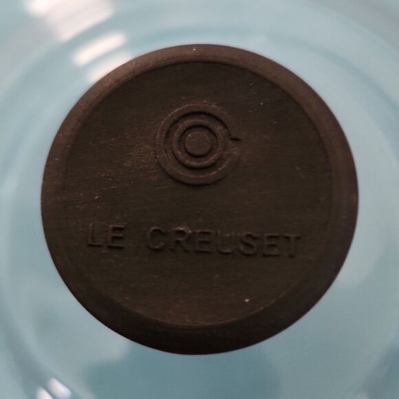 Le Creuset 1.7 Qt. Classic Whistling Kettle, Carribean - Picture 4 of 6